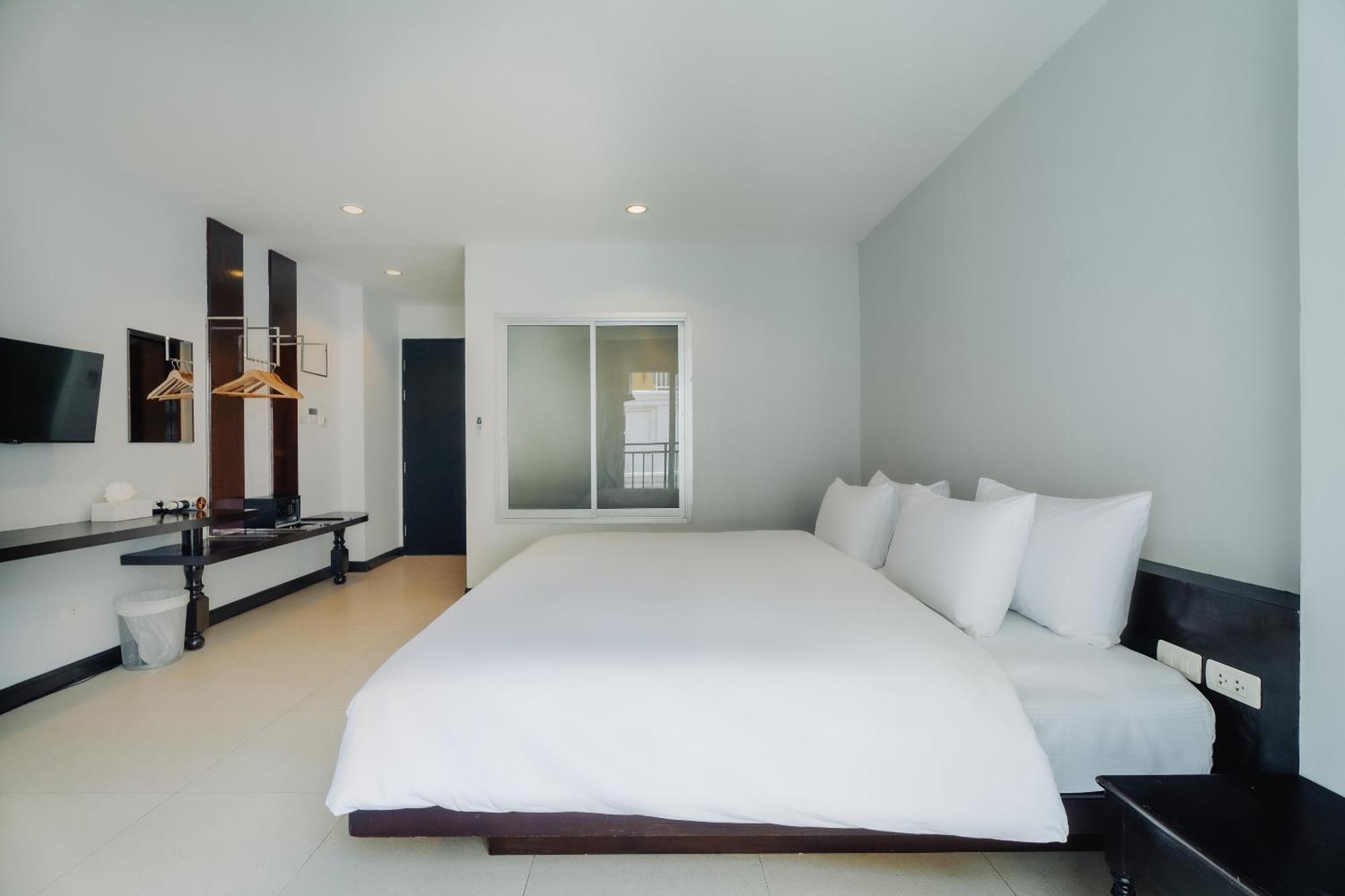 Di Yana Patong Hotel Bagian luar foto