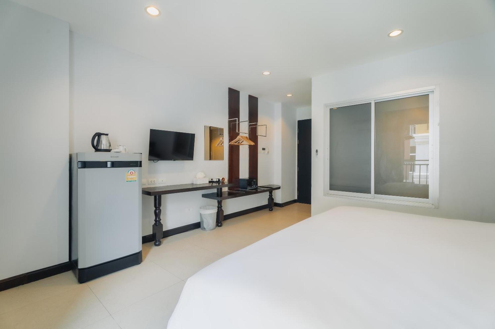 Di Yana Patong Hotel Bagian luar foto