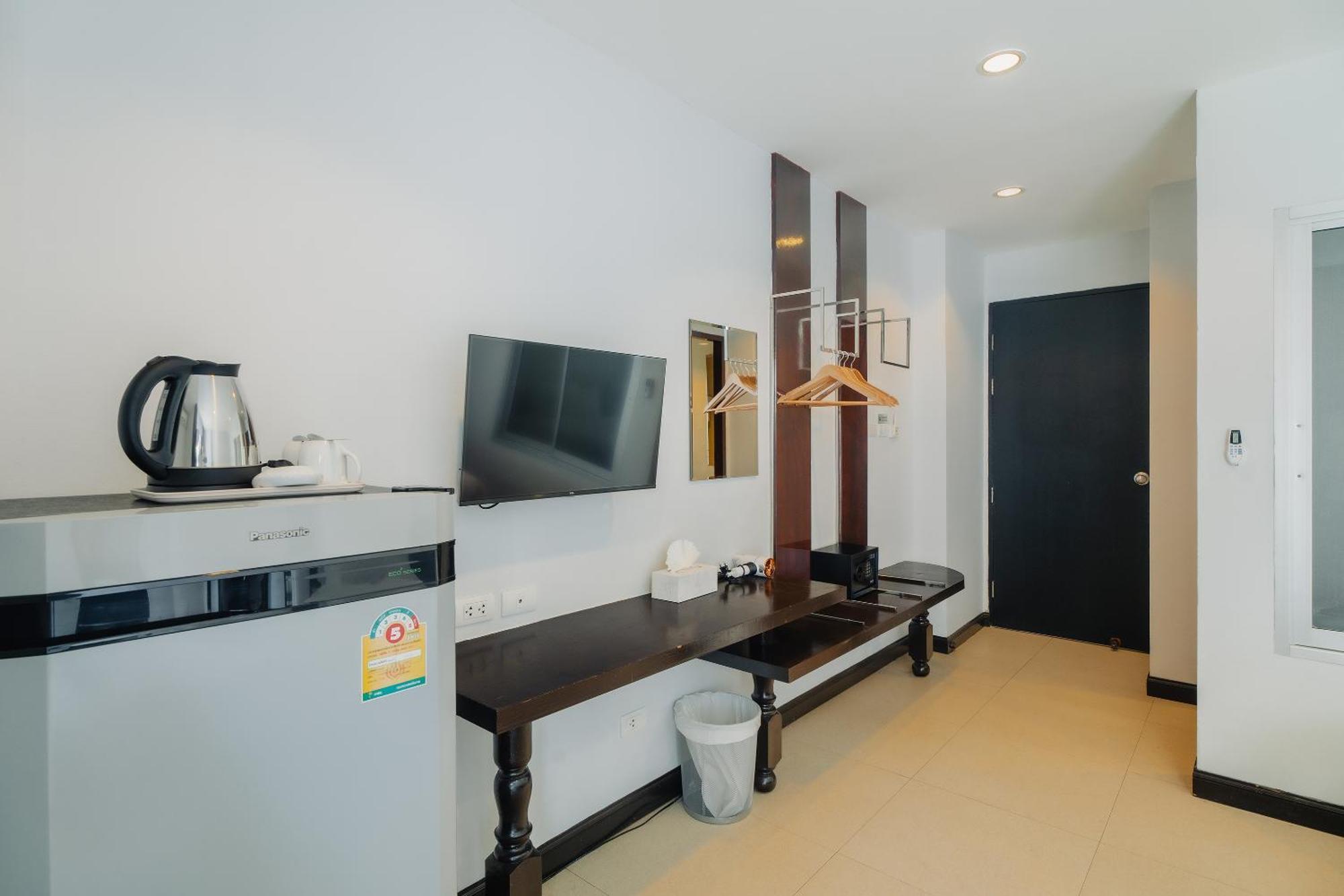 Di Yana Patong Hotel Bagian luar foto