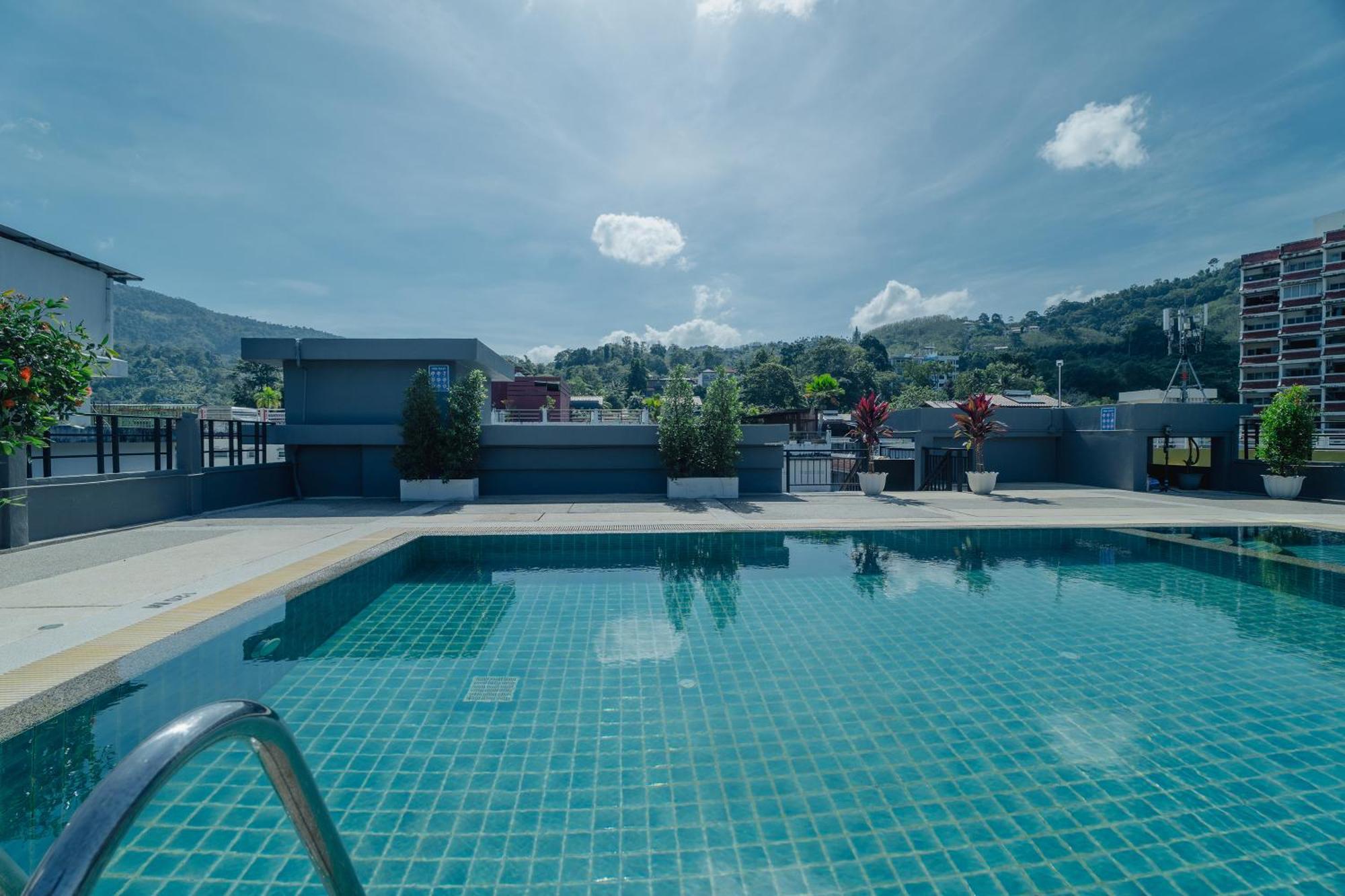 Di Yana Patong Hotel Bagian luar foto